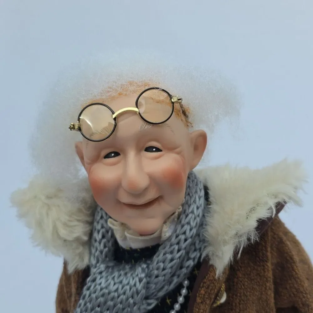 A178 Grand Ma Doll - Picture 3 of 11